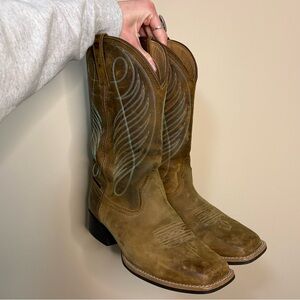 Ariat Women's Round Up Wide Square Toe Western Boot Size US 8.5, Brown